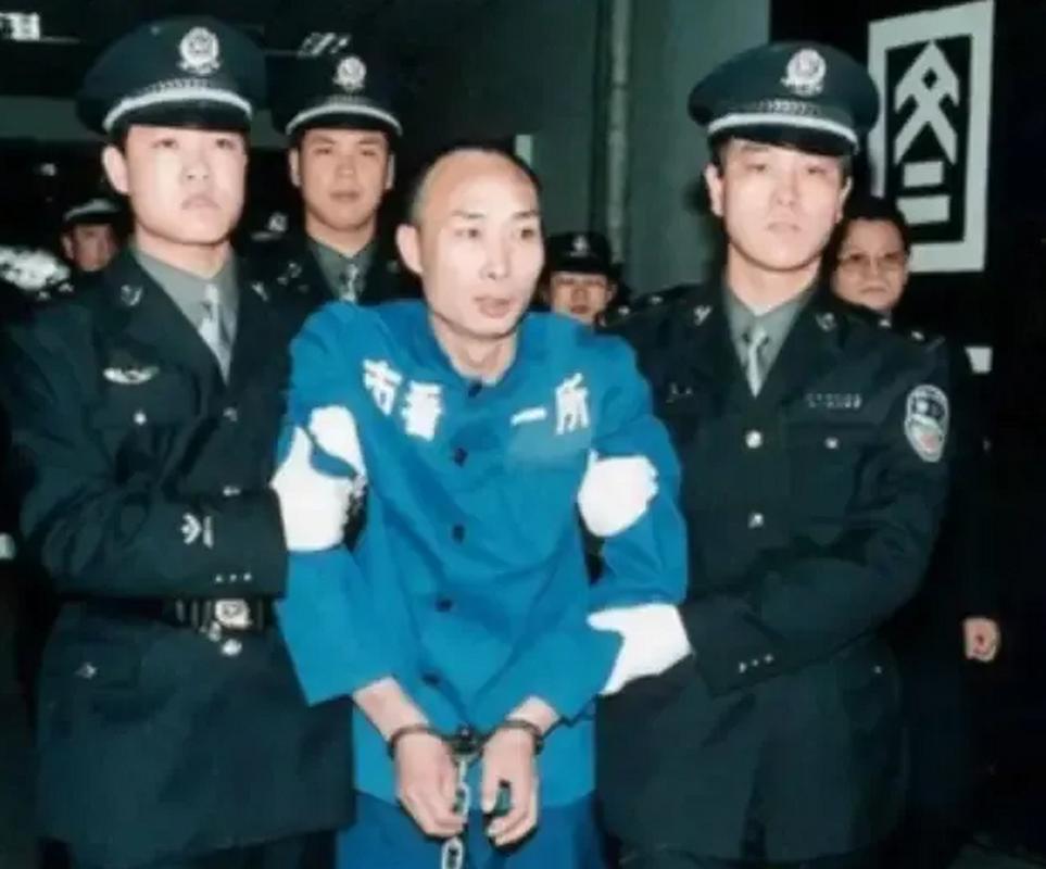 靳如超执行现场视频 靳如超一家三口照片
