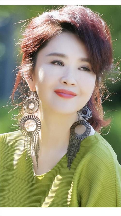 邬倩倩年轻时最美图片 邬倩倩23岁的照片